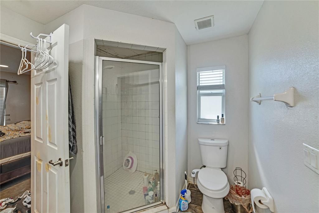 合同活跃: $259,990 (4 贝兹, 2 浴室, 1586 平方英尺)