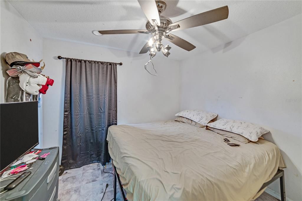 合同活跃: $259,990 (4 贝兹, 2 浴室, 1586 平方英尺)