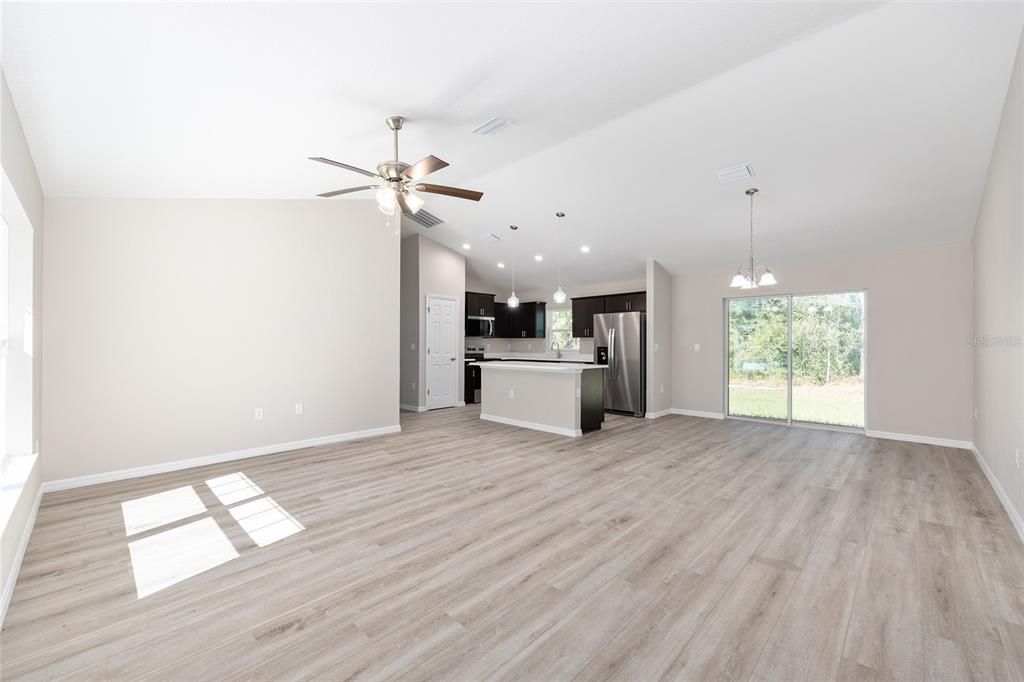 Active With Contract: $257,000 (3 beds, 2 baths, 1475 Square Feet)