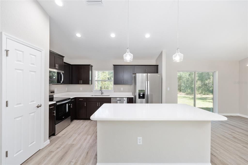 Active With Contract: $257,000 (3 beds, 2 baths, 1475 Square Feet)