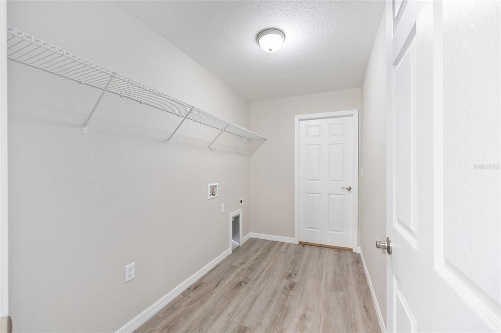 Active With Contract: $257,000 (3 beds, 2 baths, 1475 Square Feet)