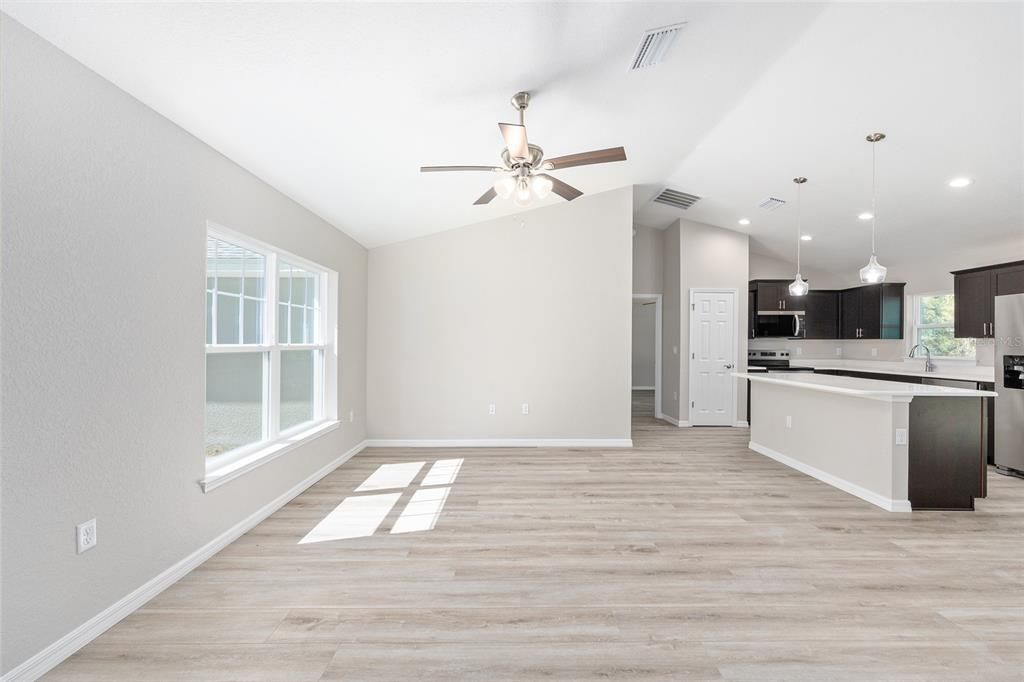 Active With Contract: $257,000 (3 beds, 2 baths, 1475 Square Feet)