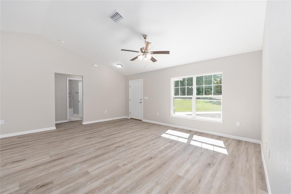 Active With Contract: $257,000 (3 beds, 2 baths, 1475 Square Feet)