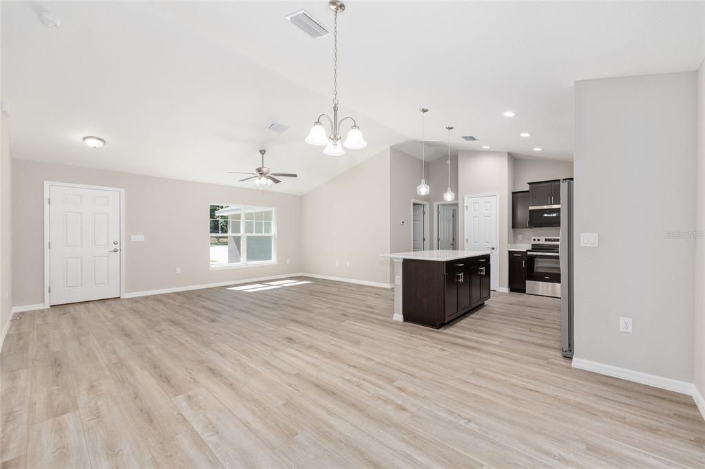 Active With Contract: $257,000 (3 beds, 2 baths, 1475 Square Feet)