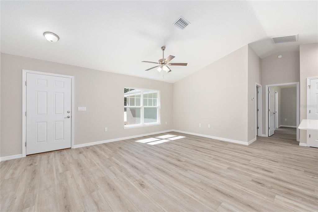 Active With Contract: $257,000 (3 beds, 2 baths, 1475 Square Feet)