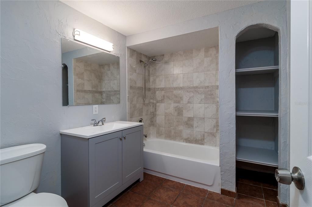 For Rent: $1,750 (3 beds, 2 baths, 1813 Square Feet)