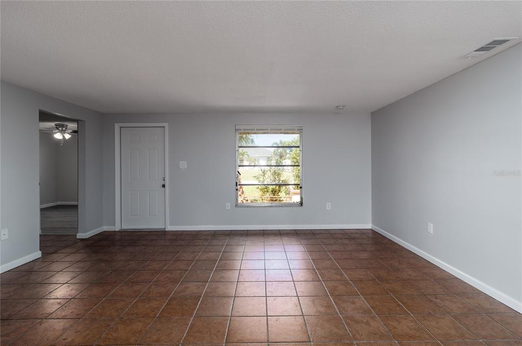 For Rent: $1,750 (3 beds, 2 baths, 1813 Square Feet)