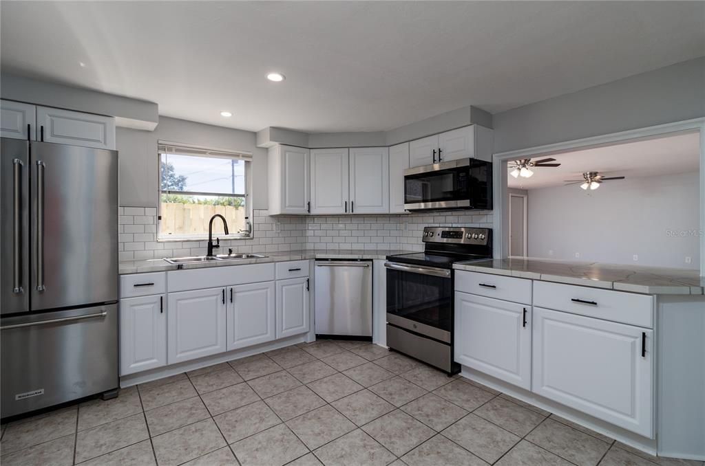 For Rent: $1,750 (3 beds, 2 baths, 1813 Square Feet)