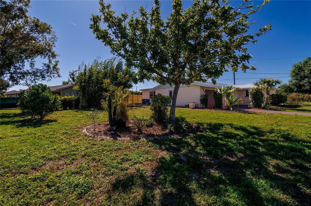 For Rent: $1,750 (3 beds, 2 baths, 1813 Square Feet)