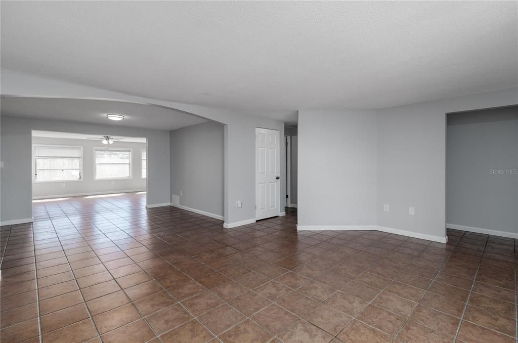 For Rent: $1,750 (3 beds, 2 baths, 1813 Square Feet)