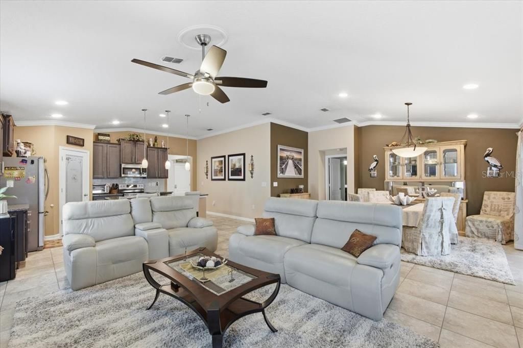 Active With Contract: $499,900 (4 beds, 2 baths, 1860 Square Feet)