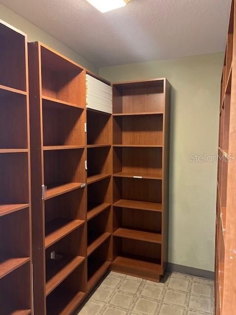 合同活跃: $198,900 (0 贝兹, 0 浴室, 1300 平方英尺)