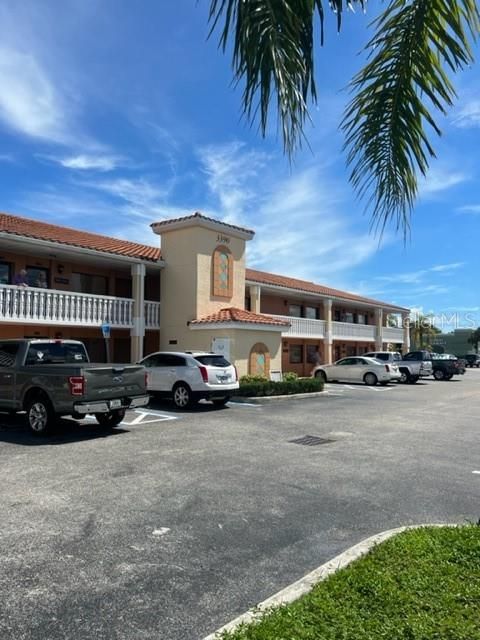 合同活跃: $198,900 (0 贝兹, 0 浴室, 1300 平方英尺)