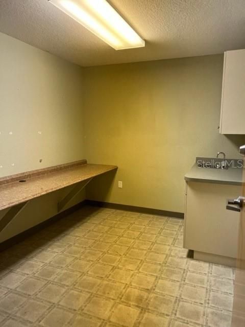 合同活跃: $198,900 (0 贝兹, 0 浴室, 1300 平方英尺)