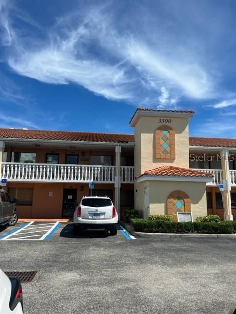 合同活跃: $198,900 (0 贝兹, 0 浴室, 1300 平方英尺)