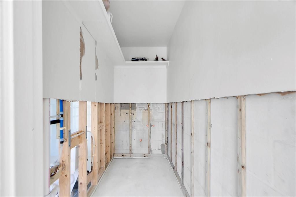 Activo con contrato: $300,000 (3 camas, 2 baños, 1684 Pies cuadrados)