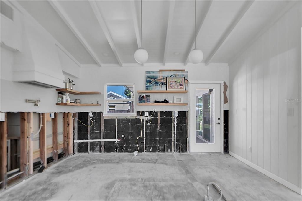 Activo con contrato: $300,000 (3 camas, 2 baños, 1684 Pies cuadrados)