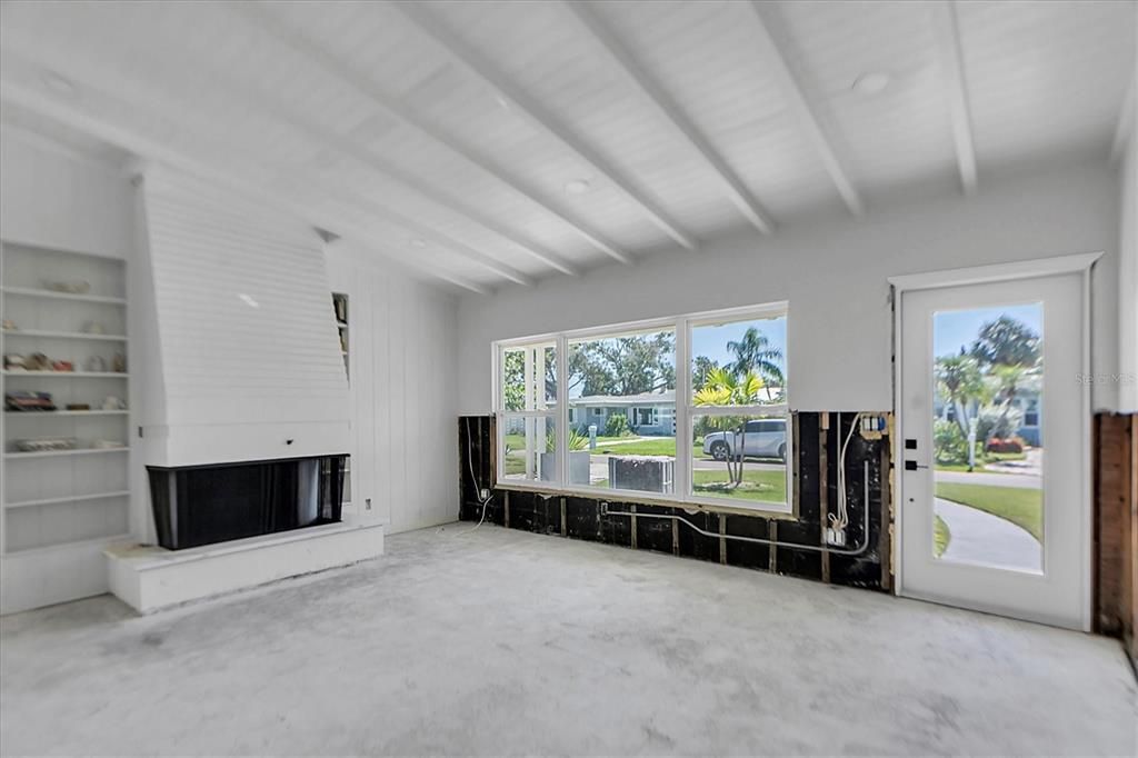 Activo con contrato: $300,000 (3 camas, 2 baños, 1684 Pies cuadrados)