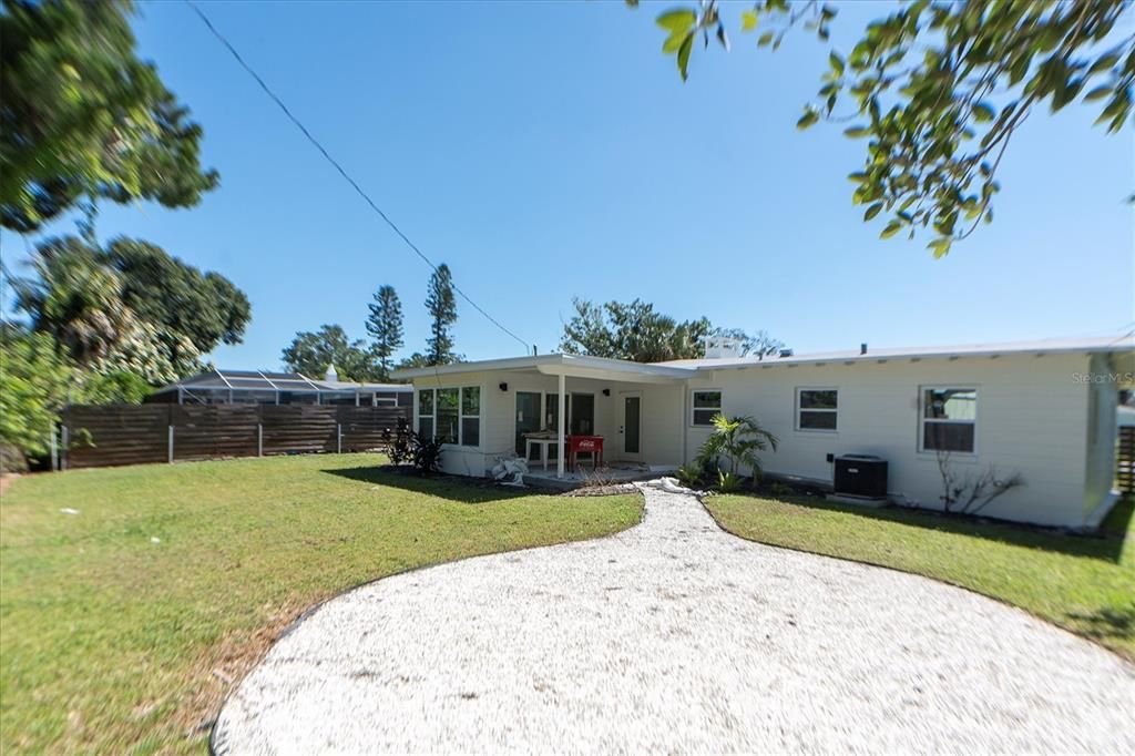 Activo con contrato: $300,000 (3 camas, 2 baños, 1684 Pies cuadrados)