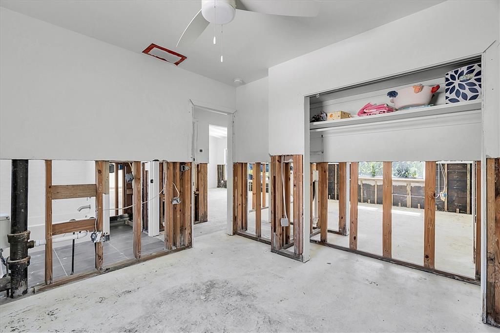 Activo con contrato: $300,000 (3 camas, 2 baños, 1684 Pies cuadrados)