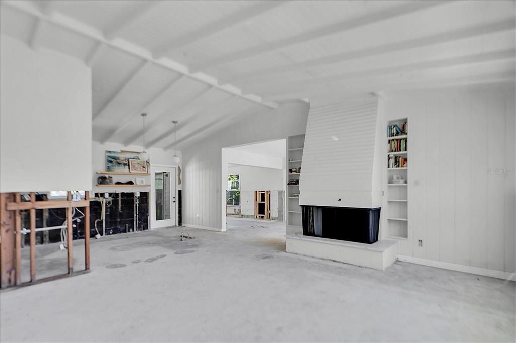 Activo con contrato: $300,000 (3 camas, 2 baños, 1684 Pies cuadrados)