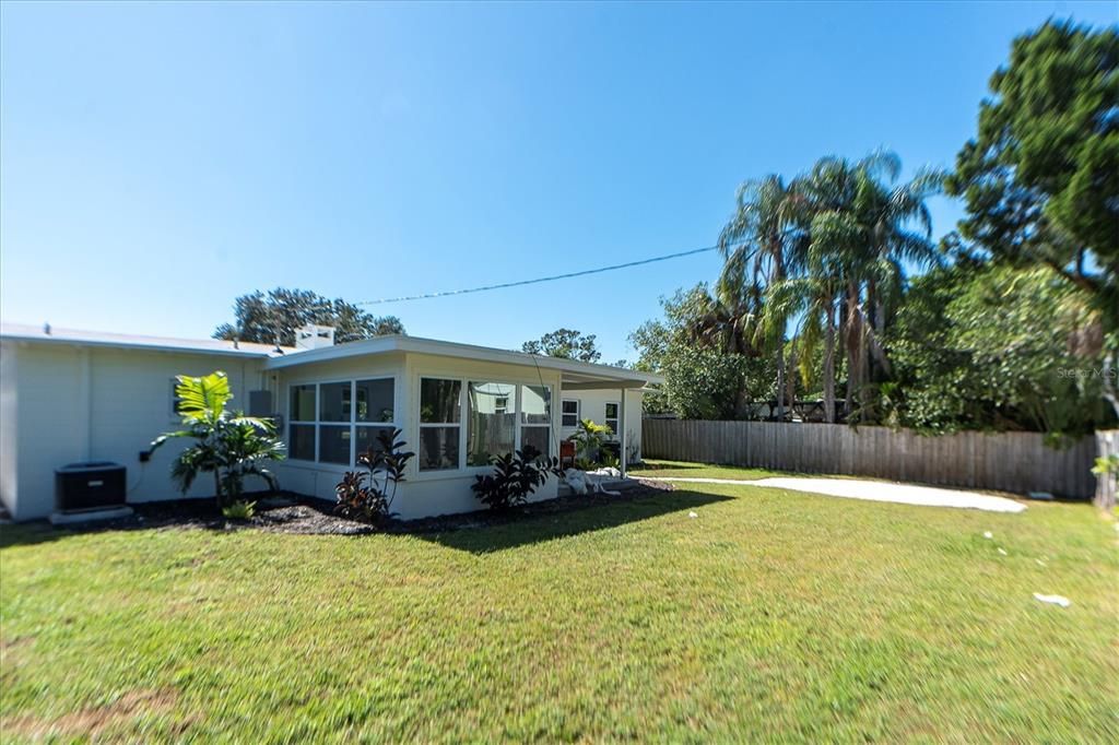 Activo con contrato: $300,000 (3 camas, 2 baños, 1684 Pies cuadrados)