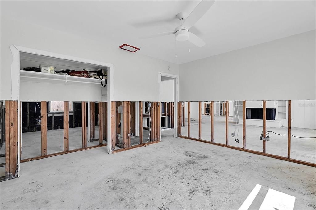 Activo con contrato: $300,000 (3 camas, 2 baños, 1684 Pies cuadrados)