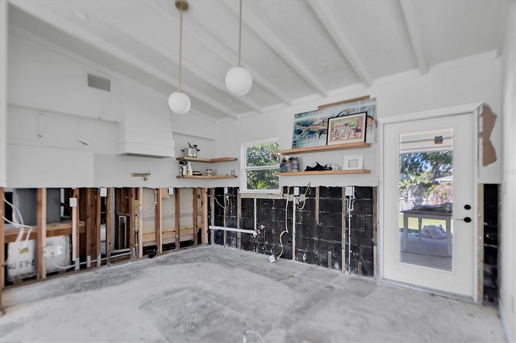 Activo con contrato: $300,000 (3 camas, 2 baños, 1684 Pies cuadrados)