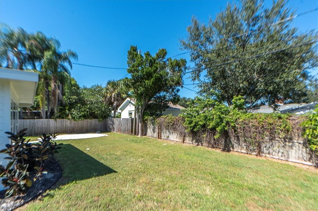 Activo con contrato: $300,000 (3 camas, 2 baños, 1684 Pies cuadrados)