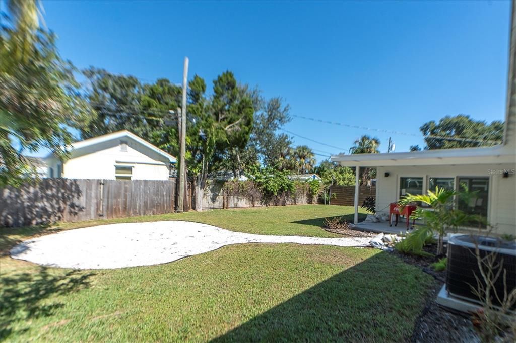 Activo con contrato: $300,000 (3 camas, 2 baños, 1684 Pies cuadrados)