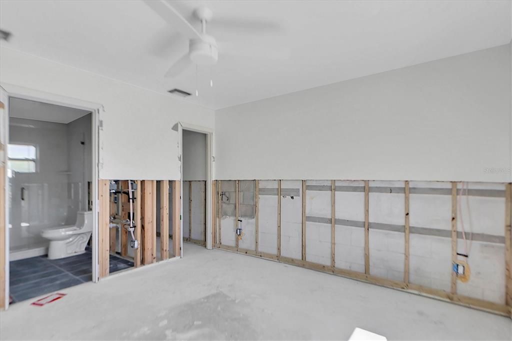 Activo con contrato: $300,000 (3 camas, 2 baños, 1684 Pies cuadrados)