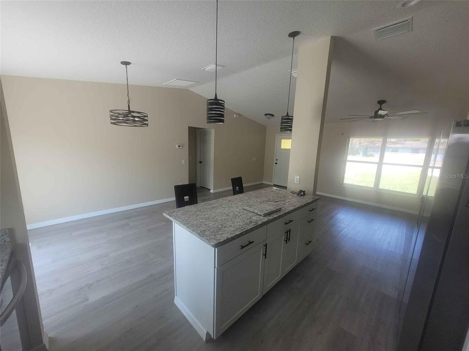 Active With Contract: $247,900 (3 beds, 2 baths, 1209 Square Feet)
