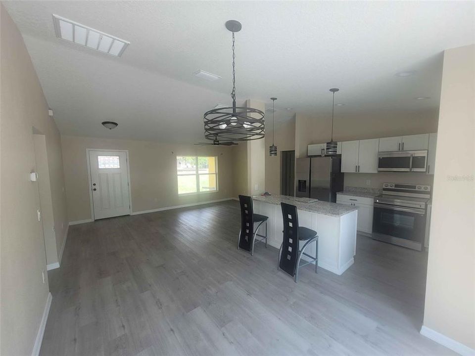 Active With Contract: $247,900 (3 beds, 2 baths, 1209 Square Feet)