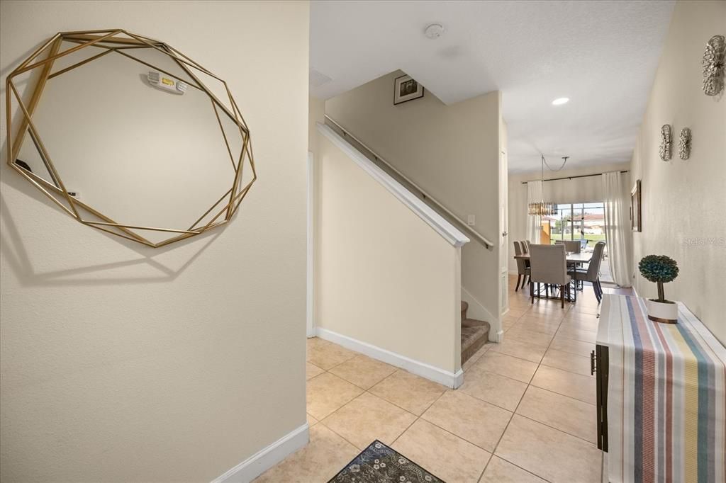 合同活跃: $330,000 (4 贝兹, 3 浴室, 1902 平方英尺)