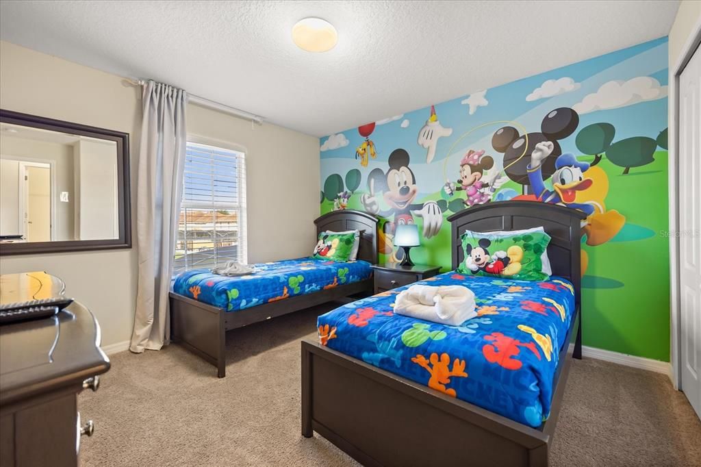 合同活跃: $330,000 (4 贝兹, 3 浴室, 1902 平方英尺)