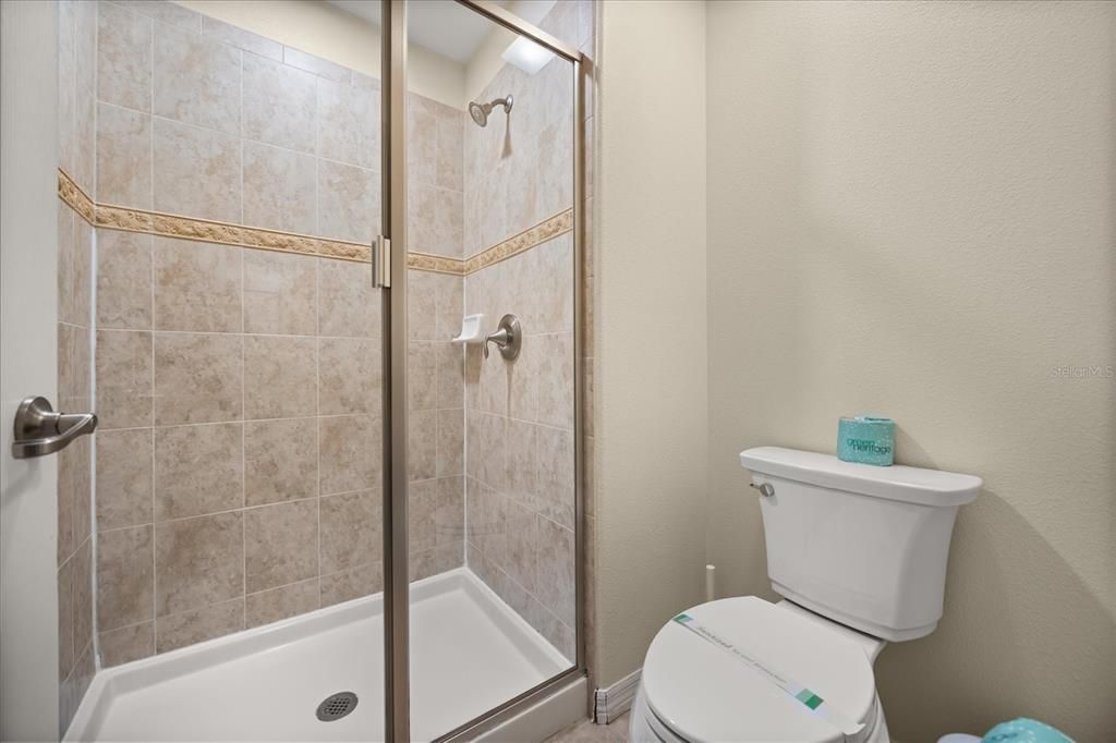 合同活跃: $330,000 (4 贝兹, 3 浴室, 1902 平方英尺)