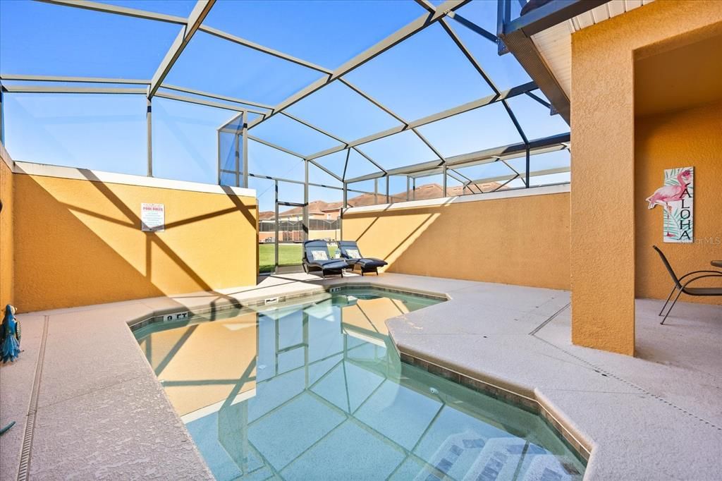 合同活跃: $330,000 (4 贝兹, 3 浴室, 1902 平方英尺)