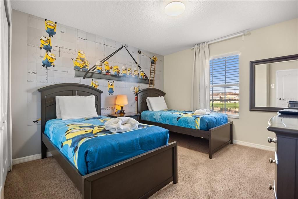 合同活跃: $330,000 (4 贝兹, 3 浴室, 1902 平方英尺)