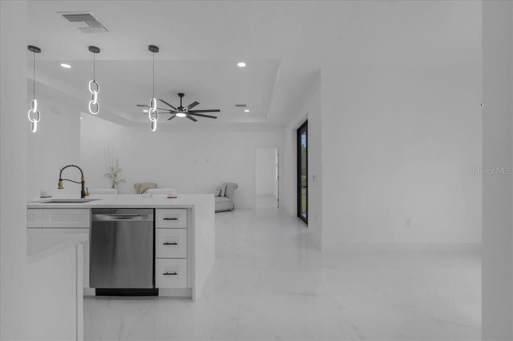 For Sale: $395,000 (3 beds, 2 baths, 1712 Square Feet)