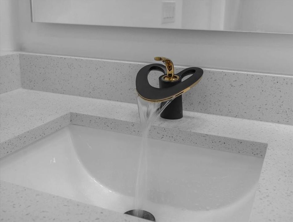 For Sale: $395,000 (3 beds, 2 baths, 1712 Square Feet)