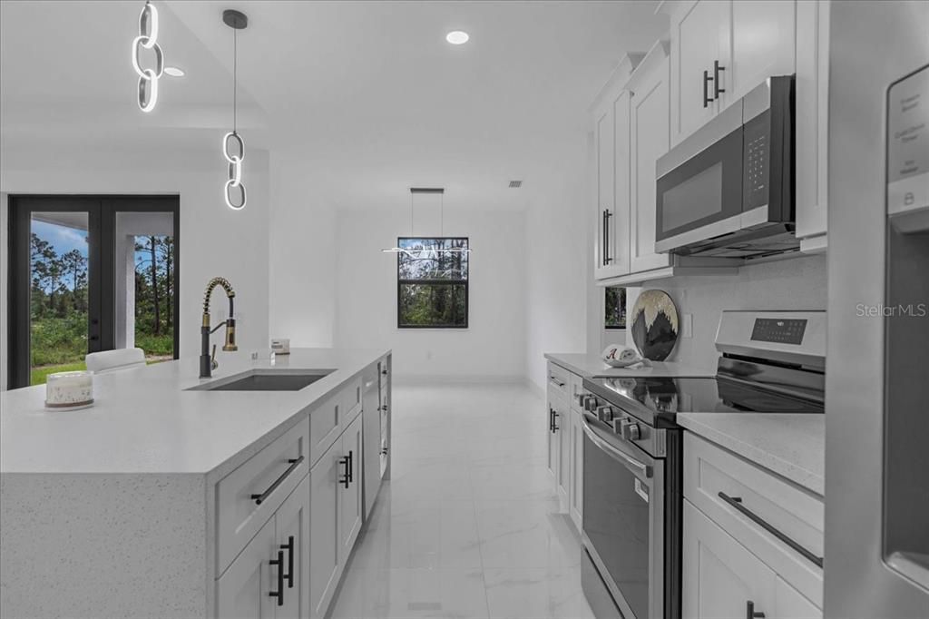 For Sale: $395,000 (3 beds, 2 baths, 1712 Square Feet)