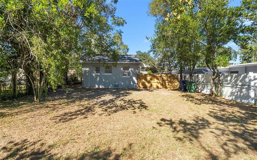 Active With Contract: $219,800 (1 beds, 1 baths, 528 Square Feet)