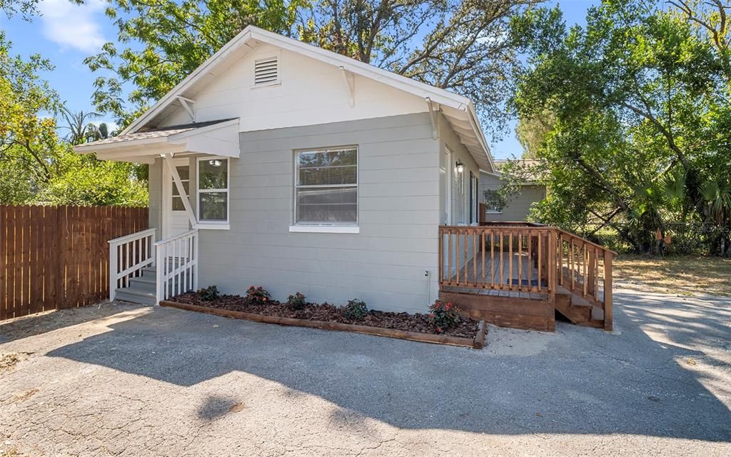 Active With Contract: $219,800 (1 beds, 1 baths, 528 Square Feet)