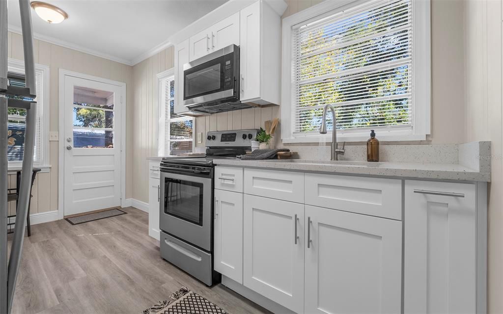 Active With Contract: $219,800 (1 beds, 1 baths, 528 Square Feet)