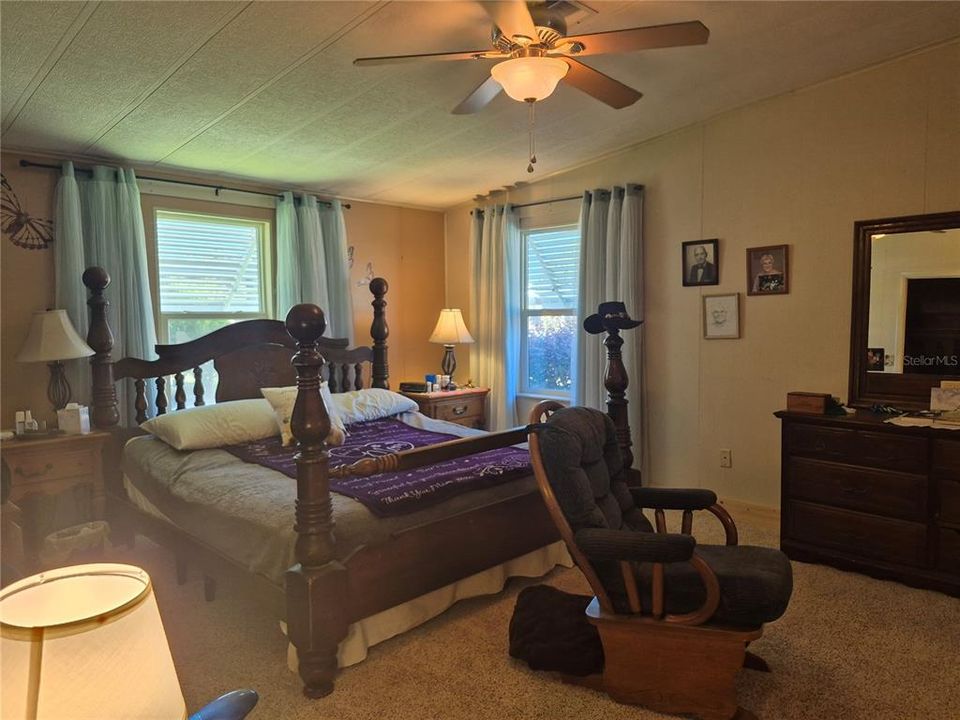 待售: $257,900 (2 贝兹, 2 浴室, 1786 平方英尺)