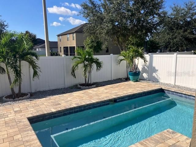 Под контрактом: $439,500 (4 спален, 3 ванн, 2056 Квадратных фут)