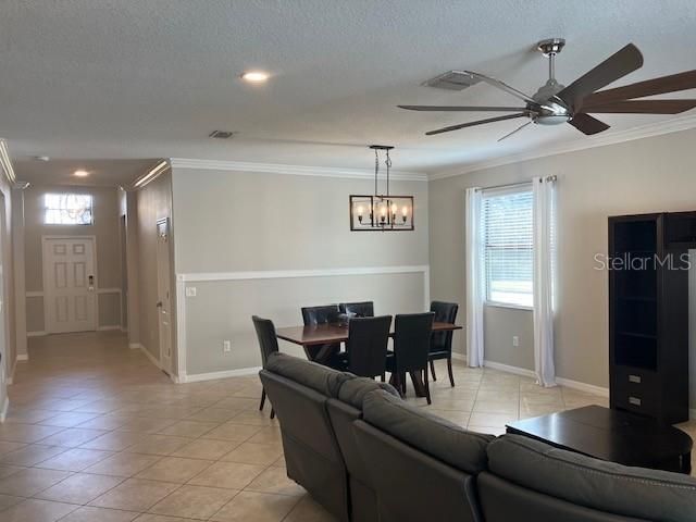 Под контрактом: $439,500 (4 спален, 3 ванн, 2056 Квадратных фут)