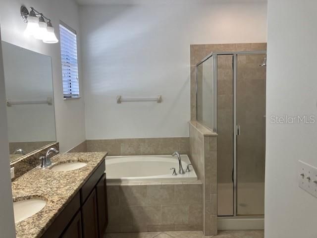 Под контрактом: $439,500 (4 спален, 3 ванн, 2056 Квадратных фут)