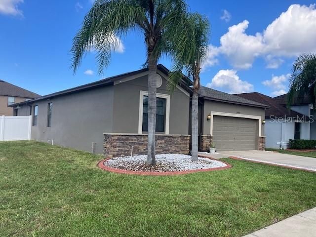 Под контрактом: $439,500 (4 спален, 3 ванн, 2056 Квадратных фут)