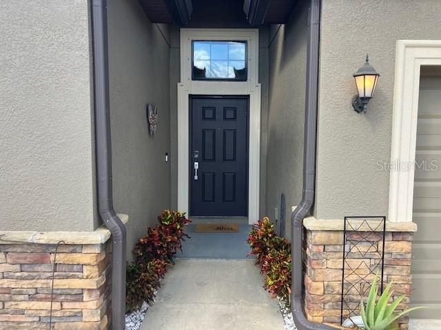 Под контрактом: $439,500 (4 спален, 3 ванн, 2056 Квадратных фут)